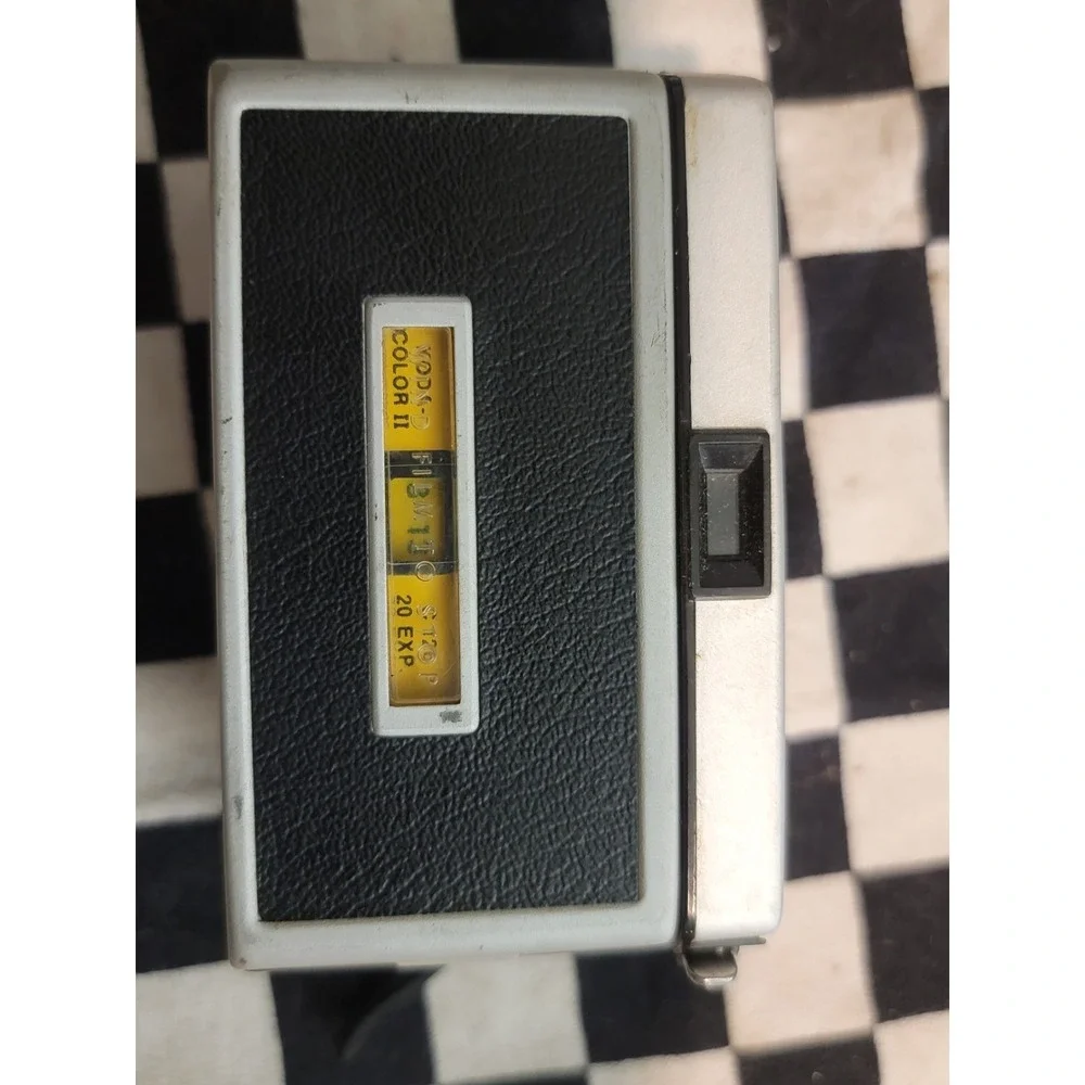Kodak Instamatic 100 Vintage 126 Film Camera w Kodak Color II Film